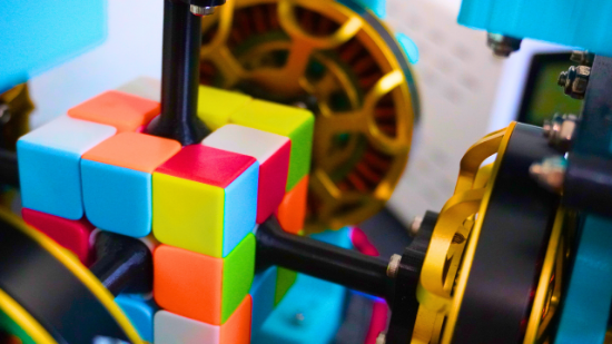 Picture of Rubik’s Cube Solving Robot 2.0 by Aaed Musa 47907 Indiana, United States.